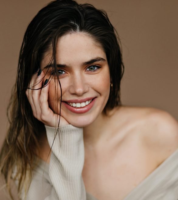 Indoor photo of fascinating white woman. Fashionable girl posing with sincere smile.